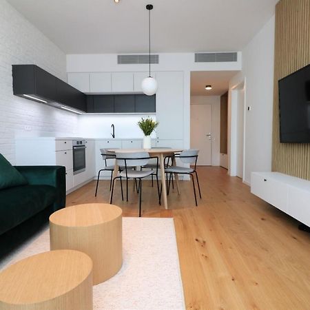 Sky Park New 1-Bedroom Apartment Bratislava Luaran gambar