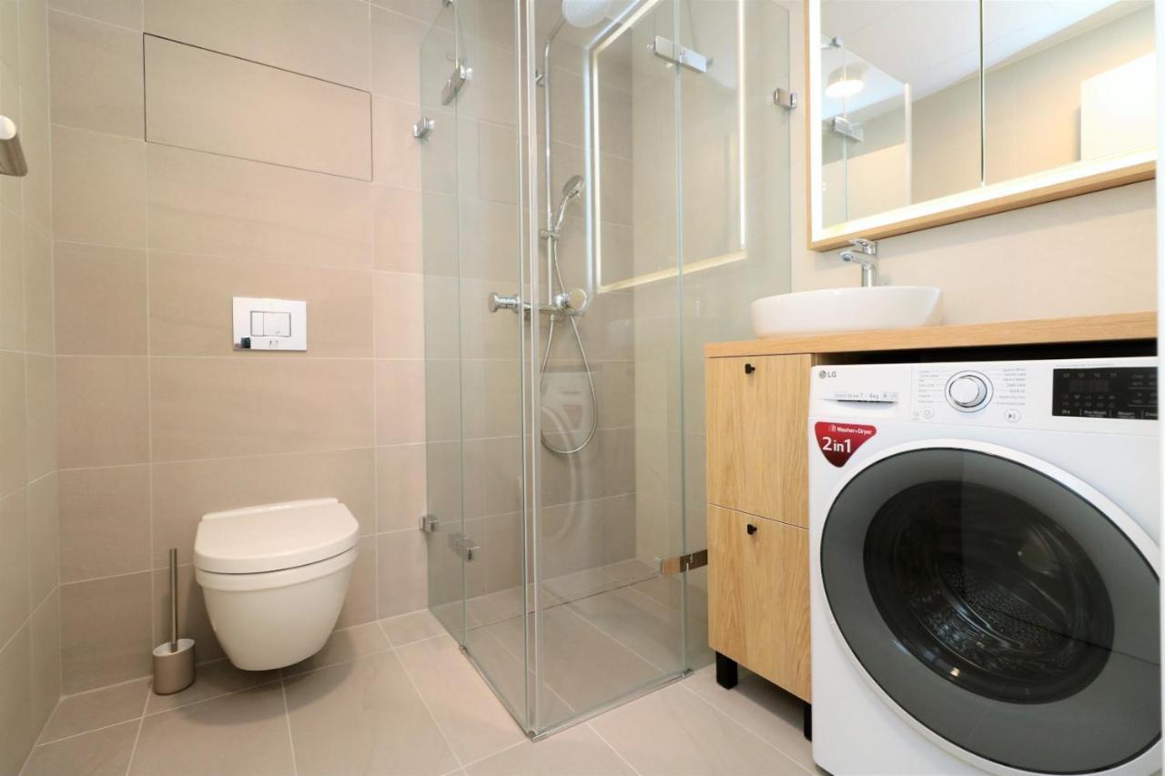 Sky Park New 1-Bedroom Apartment Bratislava Luaran gambar